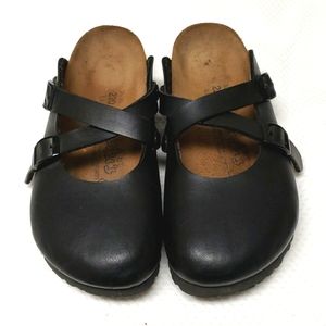 Black birki's clogs size 5-5.5